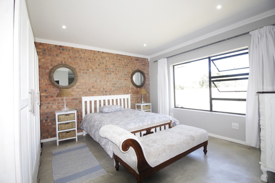 4 Bedroom Property for Sale in Paradise Beach Eastern Cape